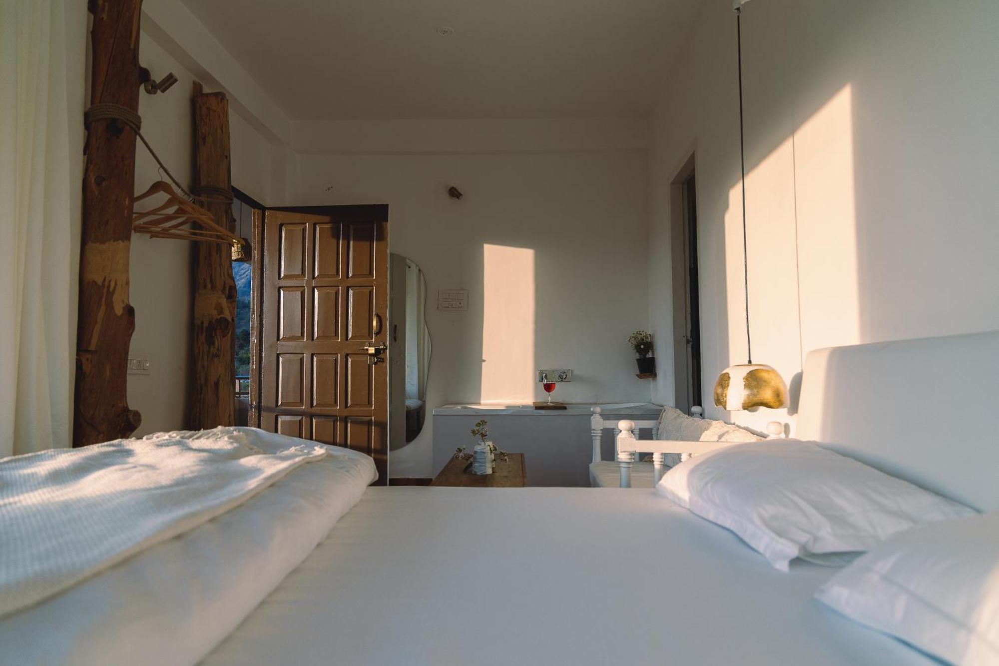 Exstasy Stays - Bathtub Rooms & Cafe - Your Romantic & Cozy Getaway - Thhpsociety - Mukteshwar Luaran gambar