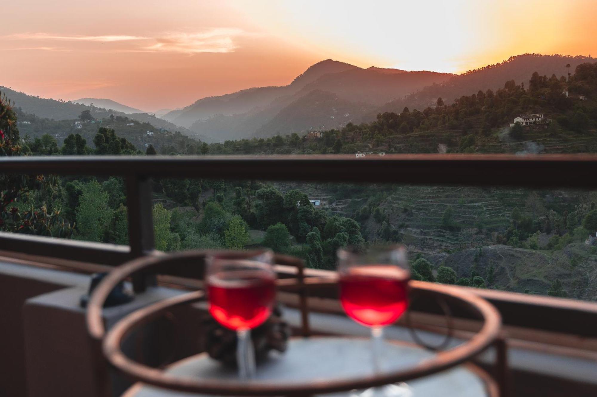 Exstasy Stays - Bathtub Rooms & Cafe - Your Romantic & Cozy Getaway - Thhpsociety - Mukteshwar Luaran gambar