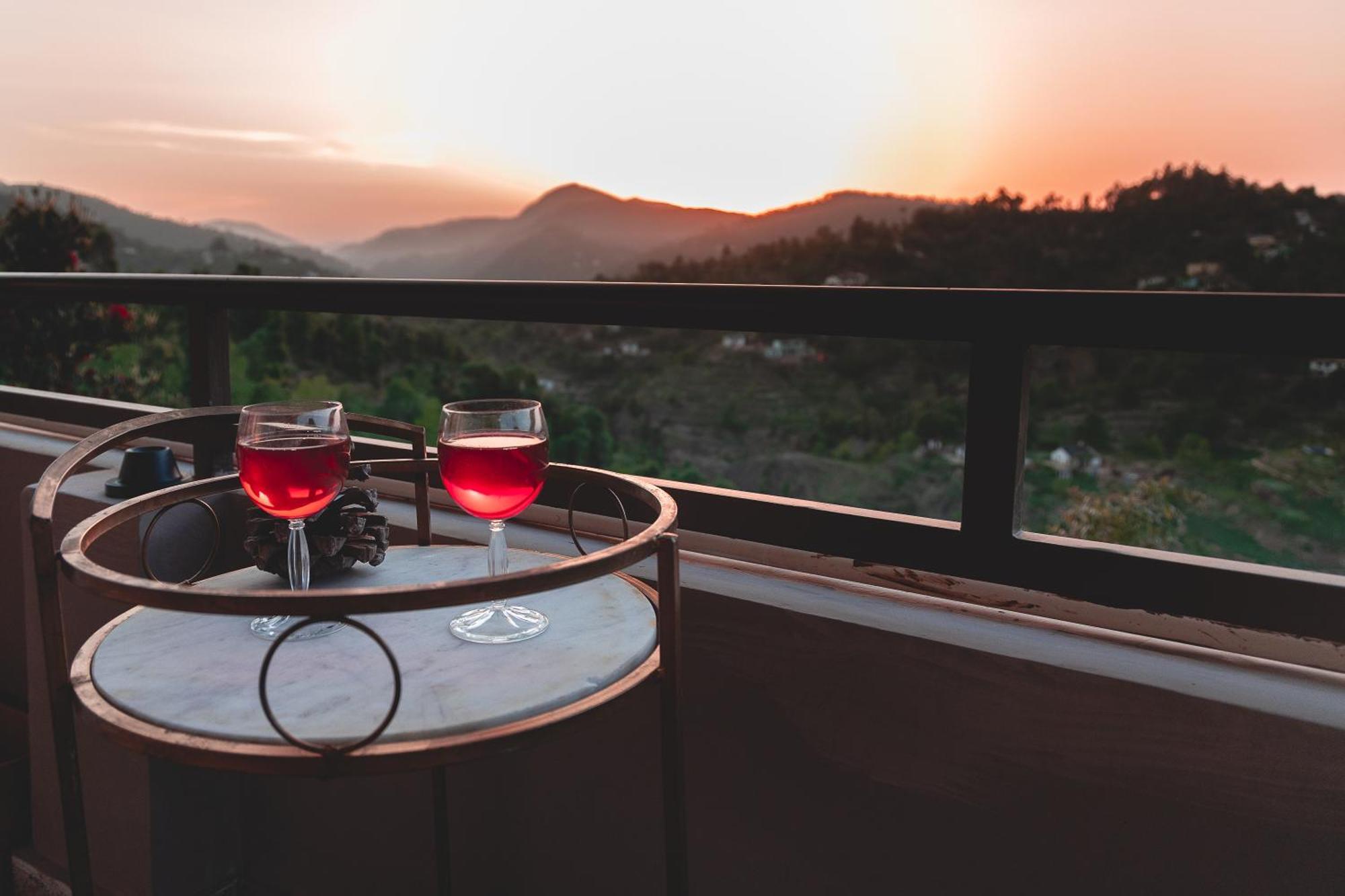 Exstasy Stays - Bathtub Rooms & Cafe - Your Romantic & Cozy Getaway - Thhpsociety - Mukteshwar Luaran gambar