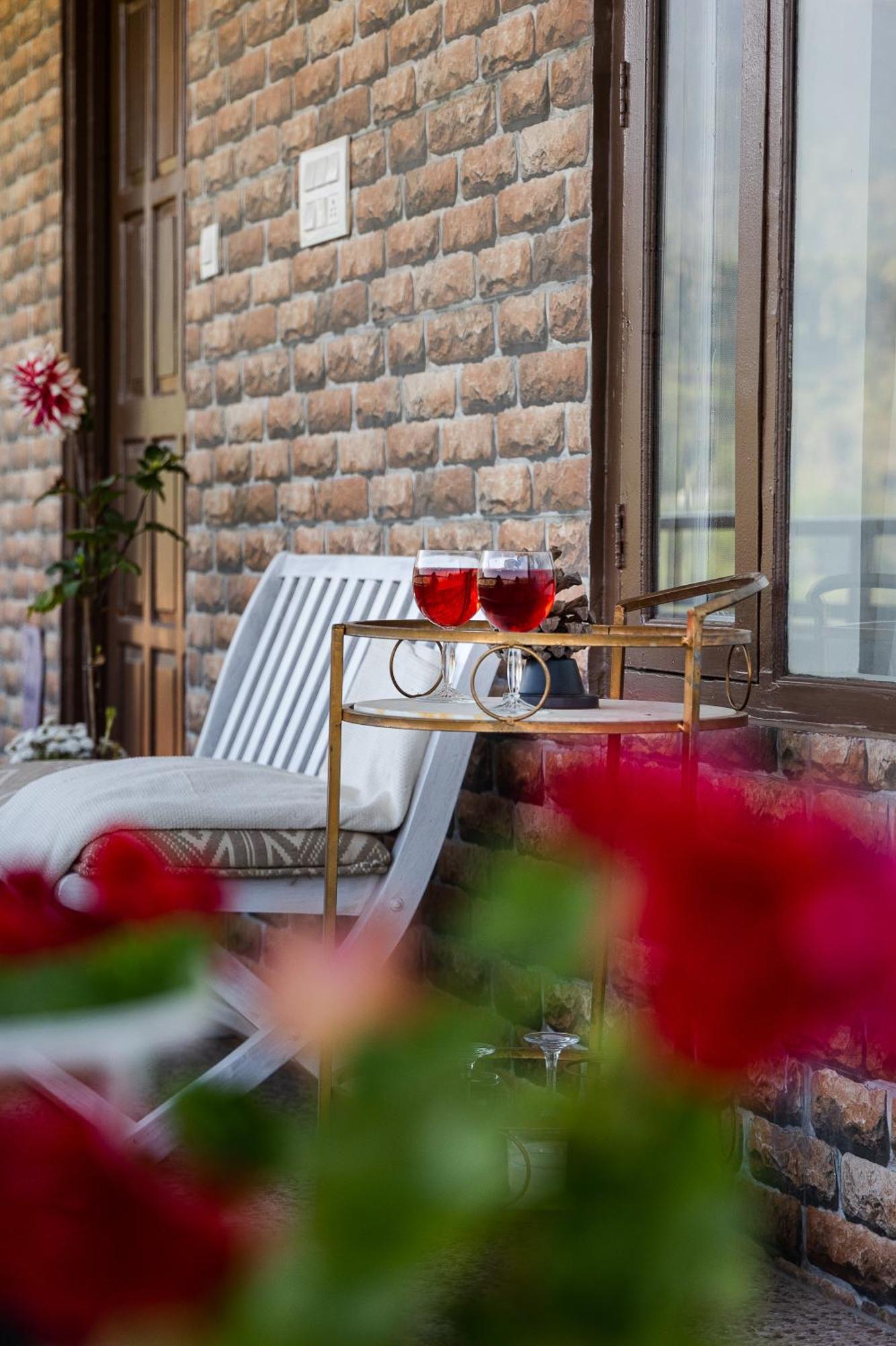 Exstasy Stays - Bathtub Rooms & Cafe - Your Romantic & Cozy Getaway - Thhpsociety - Mukteshwar Luaran gambar